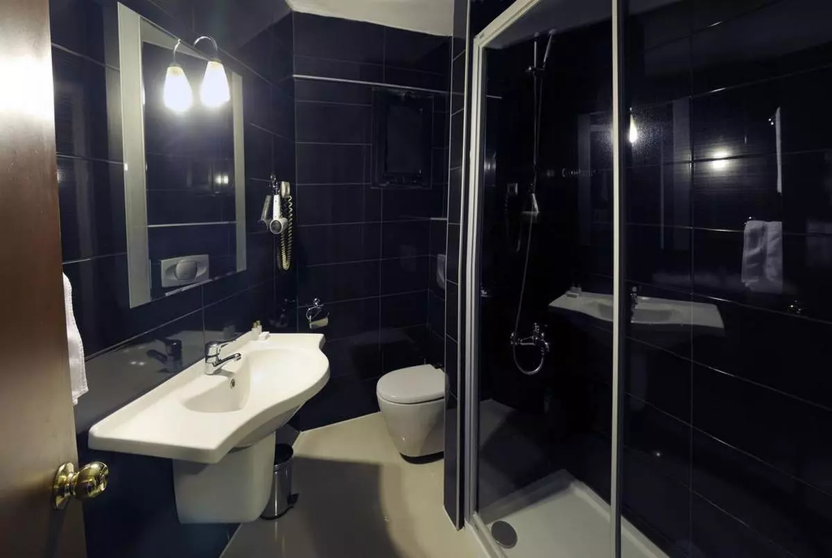 Laodikya Hotel BATH ROOM (Copy).jpg